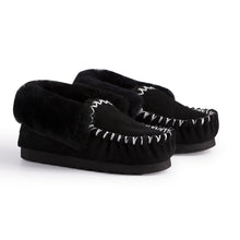 Load image into Gallery viewer, AUS WOOLI HAND STITCHED WOMENS SHEEPSKIN MOCCASIN - Black
